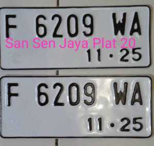 1 set(2Pcs) plat motor TERBARU warna dasar putih tulisan Hitam standar samsat logo timbul hasil seperti di contoh