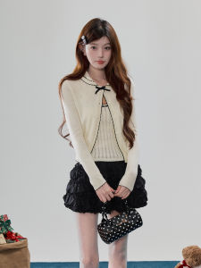 Bộ Áo Cardigan và Áo Thun Ren Cạnh Hoa Ôm Sát Màu Đào