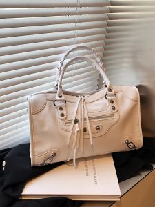 Hand Carrying Ruched Large Capacity Travel Bag Female 2024 New Arrival Simple Temperamental All-Match Shoulder Bag Short Distance Travel Backpack