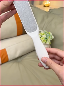 Cây Chà Làm Mềm Gót Chân 2 Mặt Cầm Tay Tẩy Tế Bào Chết Dụng Cụ Chà Da Chết Chân Inox Cán Nhựa Làm Sạch Nhanh Chóng