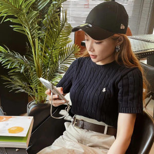 เสื้อยืดแขนสั้นผู้หญิงทรงหลวมสไตล์ลำลองสีดำ ปักลาย ทรงหลวม แขนสั้น คอกลม ทรงหลวม ฤดูร้อน 2025 แฟชั่นสตรีท