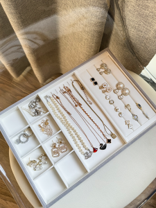 Simple White Leather Jewelry Storage Box for Rings Earrings Necklaces No Covered Tray Ring Display Stand