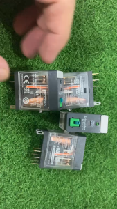 Relay trung gian Schneider RXG22BD 8 chân 24 VDC
