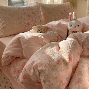 ชุดเครื่องนอนลายดอกไม้ อ่อนโยนต่อผิว ชิ้นสไตล์ Ins ชุดสามชิ้นสี่ชิ้นผ้าปูที่นอน กระโปรง ปลอกผ้านวมสำหรับเตียง 15 ม 18 ม