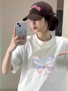 Putih Kaos Lengan Pendek Sablon Huruf & Motif Kupu-Kupu Bahan Katun Tebal Premium Ukuran Besar Oversize Efek Langsing Gaya Korea Trendi Tampilan Kasual Model Terbaru 2025 Musim Panas Nyaman untuk Santai Desain Eksklusif Kerah Bulat Gratis Ongkir