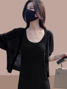 เสื้อคาร์ดิแกนแขนยาวผ้าไหมน้ำแข็งสำหรับผู้หญิง ฤดูร้อน 2025 เสื้อคลุมกันหนาวบางระบายอากาศได้ดี แฟชั่นทันสมัย ​​สวมใส่สบาย