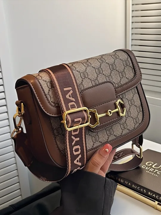Elegant%20Luxury%20Small%20Niche%20Saddle%20Bag%20-%20Image%202