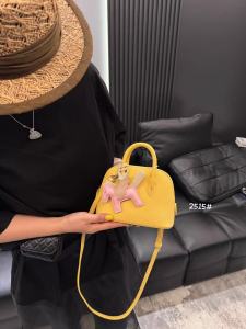 Fashionable Small Genuine Leather Shell Handbag Stylish Shoulder Crossbody Bag for Commuting And Daily Use Versatile Handbag