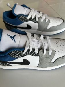 [CHÍNH HÃNG] GIÀY NIKE AIR JORDAN LOW SE TRUE BLUE GS DQ2514-140