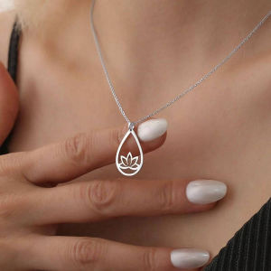 Dainty Water Drop Lotus Flower จี้สร้อยคอสแตนเลสสตีลชุบทองสมาธิโยคะเครื่องประดับ