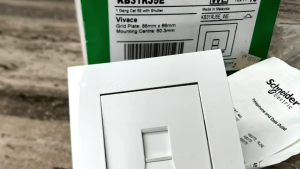 SCHNEIDER VIVACE KB31RJ5E 1 GANG CAT5E NETWORK WALL SOCKET