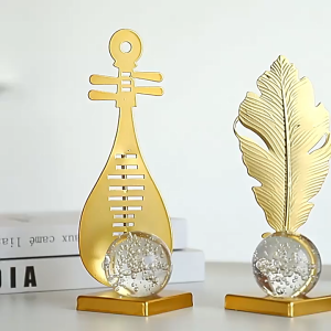 Eyre Cahaya mewah emas daun bola kristal ornamen logam pintu masuk ruang belajar kamar tidur desktop kerajinan dekoratif lembut Light luxury gold leaves crystal ball metal ornaments entryway study bedroom desktop soft decorative crafts