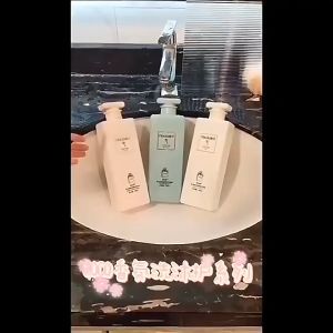 Perfume Hair Shampoo Hair Keratin Conditioner & Shower Gel 800ml Anti dandruff shampoo moisturizing shampoo conditioner Body Shampoo Body Wash Pewangi rambut Perfume Shower Set Bathroom(super wangi)