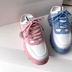 รองเท้ากีฬาแฟชั่นสตรี รองเท้านักเรียน ลำลอง พื้นหนา เพิ่มความสบายและความนุ่ม ลด 20% ของการเงิน