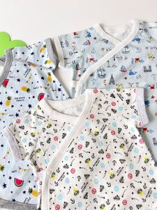 ผ้าฝ้ายสไตล์ญี่ปุ่นสามเหลี่ยม Climb Romper สําหรับทารกแรกเกิดและทารก 6 เดือนถึง 3 เดือน Neutral แขนกุดพร้อมเชือกผูกรองเท้าเฉียง