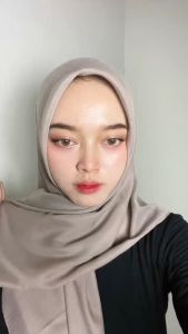 HIJAB SEGI EMPAT PARIS PREMIUM POLOS JAHIT TEPI
