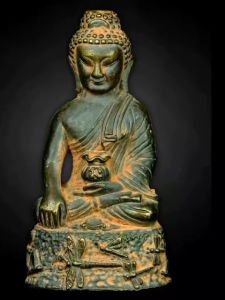 พระกริ่ง โปร่งฟ้า หลวงปู่ศักดิ์ สมาหิโต รุ่นแรก เนื้อพญาเหล็กไหล เลขสวย 44