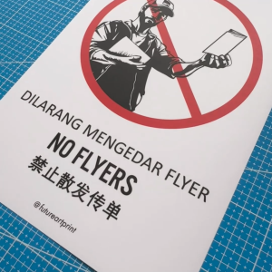 No Flyers. Dilarang Mengedar Flyer. 禁止散发传单. Do Not Distribute Leaflet Brochure Advertisement Distribution. Premium Sticker Prohibition Sign. Prohibited Label Notice Signage. Laminated Waterproof Scratch Resistant. Suitable for Indoor and Outdoor.