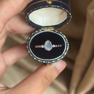 (IG 669k) Nhẫn bạc S925 𝐃𝐞𝐚𝐫 𝐝𝐚𝐫𝐥𝐢𝐧𝐠 chạm khắc tinh tế đá Moonstone đá mặt trăng ánh xanh (ánh xanh ít)