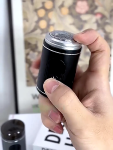 HYUNDAI Mini Shaver Portable Electric Shaver for Men USB Rechargeable Razor LCD Screen Shows Waterproof Wet-dry Rotary