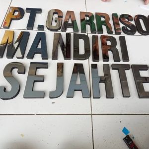 Hurup dan nomor rumah Stainles spon10cm