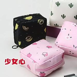 Túi Đựng Băng Vệ Sinh Và Tampon Di Động Cho Nữ Chất Liệu Vải Canvas Chống Thấm Có Họa Tiết Hoạt Hình Dễ Thương Tiện Lợi Cho Du Lịch