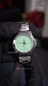 Jam Tangan Pria Casio Sporty MTP-VD01D-3E1 Green Dial Silver Stainless Steel Band