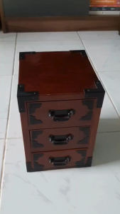 ลิ้นชักเก็บของ3ชั้น งานไม้ญี่ปุ่นมือสองงานสวย ขนาด13.5x15x19.5ซม. มีรอยเล็กน้อยตามในภาพและวีดิโอ