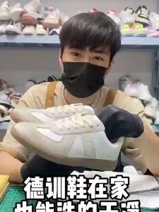 🔥 Shoe Cleaner 小白鞋清洁剂 白鞋清洗剂 去污去黄 增白 免洗鞋子清洁剂 Pencuci Kasut