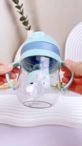 แก้วน้ำเด็ก PP Dr.Isla กันหก ไม่รั่ว พร้อมหลอดซิลิโคน + ลูกถ่วงแรงโน้มถ่วง BPA Free มีหูจับ ฝึกดื่ม ดูดง่าย ทนความร้อน 250ml/300ml BY01