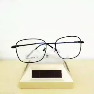 Kacamata Minus Wanita & Pria Ukuran 0.50-4.00: Aksesori Kacamata Gratis