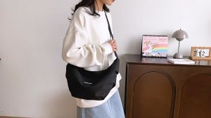 เสื้อกระเป๋าเกี๊ยว ไหล่ข้างเดียว น้ำดวงจันทร์ รูปแบบฤดูร้อนลำลอง สีทึบ ถูกตั้ง สูงส่วน ถูกตั้งของบริษัทผู้ผลิตจากไหน