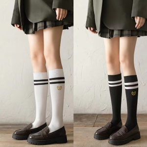 🔥(ได้รับ 2-3 วัน) 🔥จัดส่งจากประเทศไทย~ถุงเท้าสูงต้นขาสไตล์แคมปัสถุงเท้าผ้าฝ้ายลายทางสำหรับผู้หญิง