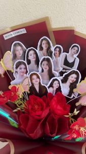 (BUKET FOTO PREMIUM) Buket Cutting Foto || Buket Foto K-Pop || Buket Idol Korea || Buket Foto Polaroid || Buket Custom Foto Buket Foto Cutting Isi 10 Foto Custom Bebas KPOP KOREA BTS NCT EXO SEVENTEEN ENHYPEN Wisuda