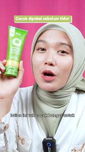 WHITENING BODY LOTION WITH SAKURA BANTU CERAHKAN DAN RATAKAN KULIT BELANG