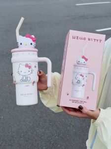1pc Hello Kitty Insulated Car Cup (700ML) - Cute Double-Walled Cup for Cold Retention Suitable for Outdoor & Office Use with B