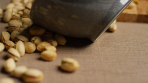 กระวาน กระวานอบแห้ง Dried Siam Cardamom คัดสรรอย่างดี ตรา กอเงินฟาร์ม ขนาด 50 กรัม