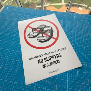 No Slippers. Dilarang Memakai Selipar. 禁止穿拖鞋. Premium Sticker Prohibition Sign. Prohibited Label Notice Signage. Laminated Waterproof Scratch Resistant. Suitable for Indoor and Outdoor. Retro Exclusive Design.