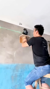 Giá treo máy laser thế hệ mới có thước đo để dễ dàng gắn tường