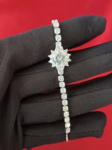 Diamcity (Free Gra Certificate) Gelang Bunga Matahari 2 Karat Hadiah Hari Valentine