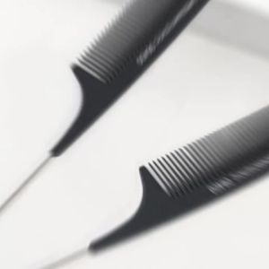 Black Rat Tail Comb Steel Pin Rat Tail Carbon Fiber Heat Resistant Teasing Combs with Stainless Steel Pintail Hair Styling Tools