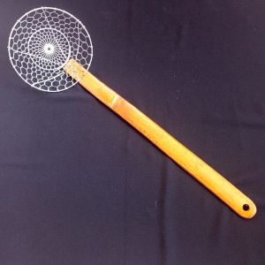 serokan/saringan mie ayam/mie rebus 2 variasi anyam kawat sipuh kuning dan anyam kawat biasa pegangan bambu