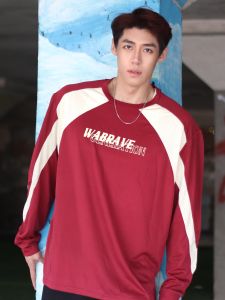 เสื้อยืดแขนยาวแบบสวมหัวระบายอากาศได้ดีสำหรับออกกำลังกายและเล่นกีฬาสำหรับทั้งชายและหญิง สไตล์ย้อนยุคแบบตัดเย็บหลายชิ้นแห้งเร็ว