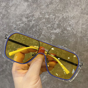 แว่นกันแดดทรงสี่เหลี่ยมลายตัวอักษรแฟชั่นสำหรับผู้ชายและผู้หญิง ป้องกันรังสียูวี สไตล์เรโทร เลนส์ PC ด้านนอกโค้ง 2020