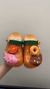 Sục nhựa nam nữ Crispy Cream Donut Classic Clog dép nhựa đế cao 25cm ngọt ngào dễ thương siêu nhẹ đi mưa thoải mái.