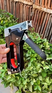 Máy bấm ghim đa năng Kìm bắn đinh ghim cầm tay 3 trong 1 có trợ lựccỡ 4-14 mm Futabao Gửi 600 móng