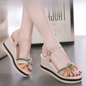 BEILIYUAN | รองเท้าแตะส้นสูงแบบสวมหัวรูปตัว R สำหรับผู้หญิงในช่วงฤดูร้อนปี 2025 รองเท้าแตะแบบสวมหัวแบบสวมหัวสไตล์โรมันสุดเท่สำหรับกลางแจ้ง