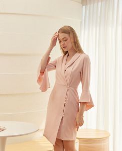 kade.bkk | เดรส รุ่น Daffodil เดรสป้ายหน้า กระดุมดอกไม้ ไม่มีกระเป๋า (KAD42)