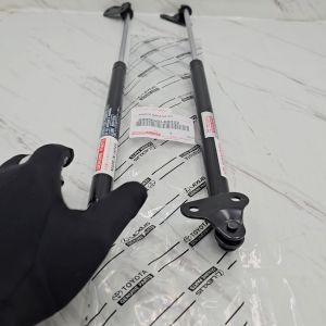 SOK SHOK PINTU BAGASI BELAKANG TOYOTA LAND CRUISER LANDCRUISER VX80