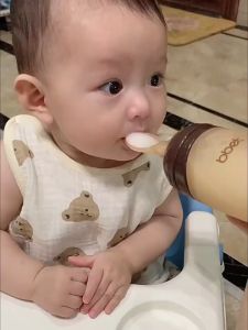 Baby Silicone Rice Cereal Spoon Milk Bottle Squeeze Feeding Spoon Nano Silicone Soft Spoon Infant Complementary Food Tool